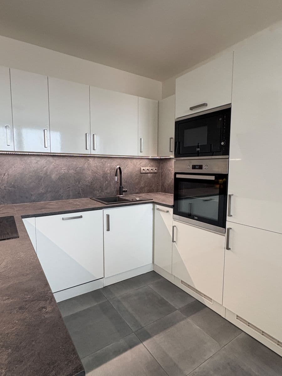 Pronájem bytu 3+1 73 m², Lovosická, Praha, Praha Pronájem bytu 3+1 73 m², Lovosická, Praha, Praha