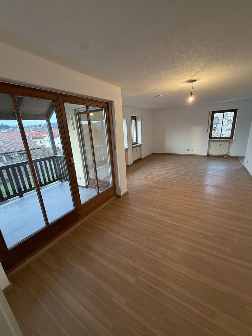 Pronájem bytu 2+1 66 m², Moosbauerplatz 8, Bad Endorf, Bavorsko Pronájem bytu 2+1 66 m², Moosbauerplatz 8, Bad Endorf, Bavorsko
