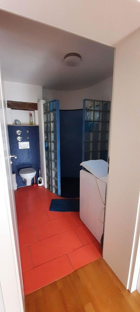 Pronájem bytu 1+1 35 m², Stuttgart, Bádensko-Württembersko Pronájem bytu 1+1 35 m², Stuttgart, Bádensko-Württembersko