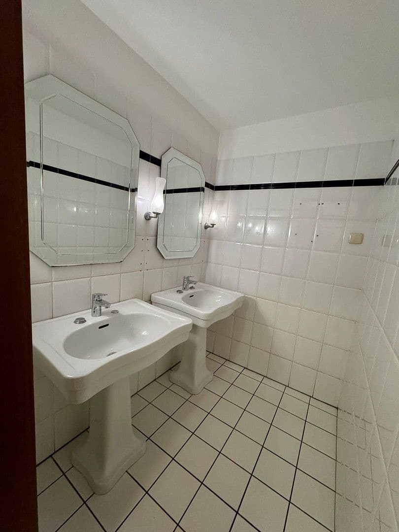 Pronájem nebytového prostoru 290 m², Bochumer Straße 36, Essen, Severní Porýní-Vestfálsko Pronájem nebytového prostoru 290 m², Bochumer Straße 36, Essen, Severní Porýní-Vestfálsko