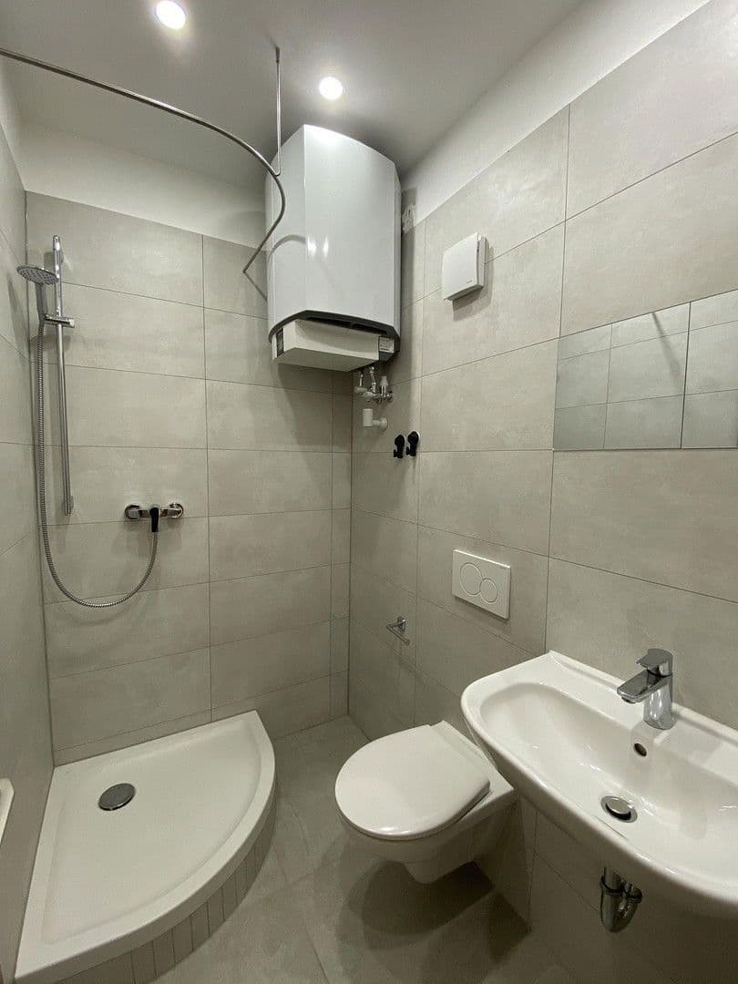 Pronájem bytu 3+1 85 m², Ettlingen, Bádensko-Württembersko Pronájem bytu 3+1 85 m², Ettlingen, Bádensko-Württembersko