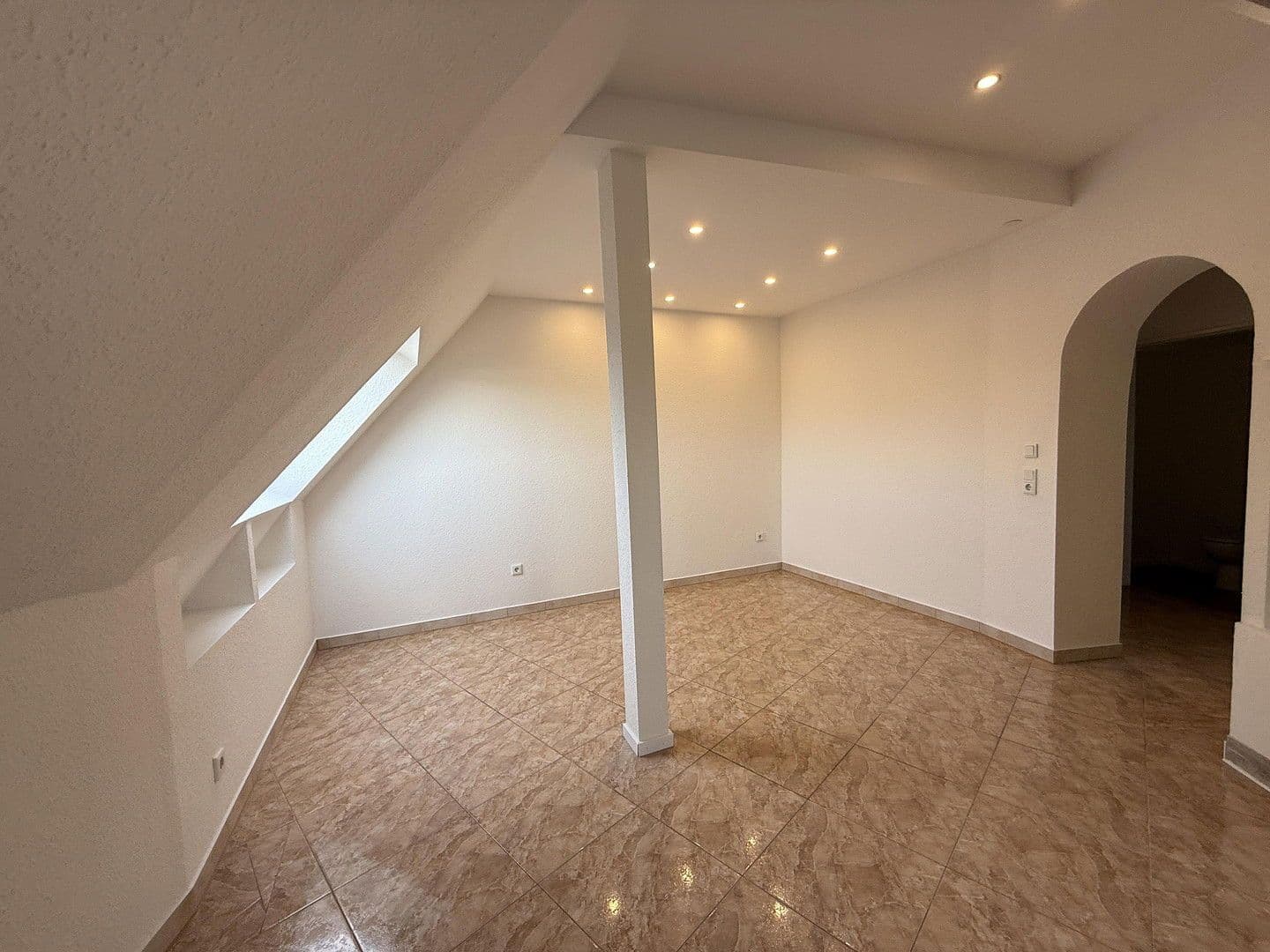 Pronájem bytu 3+kk 80 m², Altstadtstraße 25, Leverkusen, Severní Porýní-Vestfálsko Pronájem bytu 3+kk 80 m², Altstadtstraße 25, Leverkusen, Severní Porýní-Vestfálsko