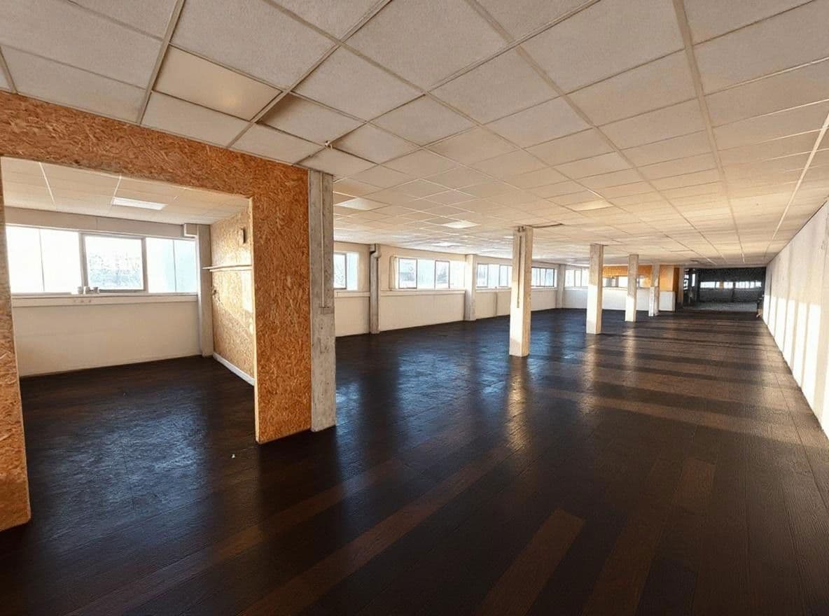 Pronájem nebytového prostoru 5.000 m², Stuhr, Dolní Sasko Pronájem nebytového prostoru 5.000 m², Stuhr, Dolní Sasko