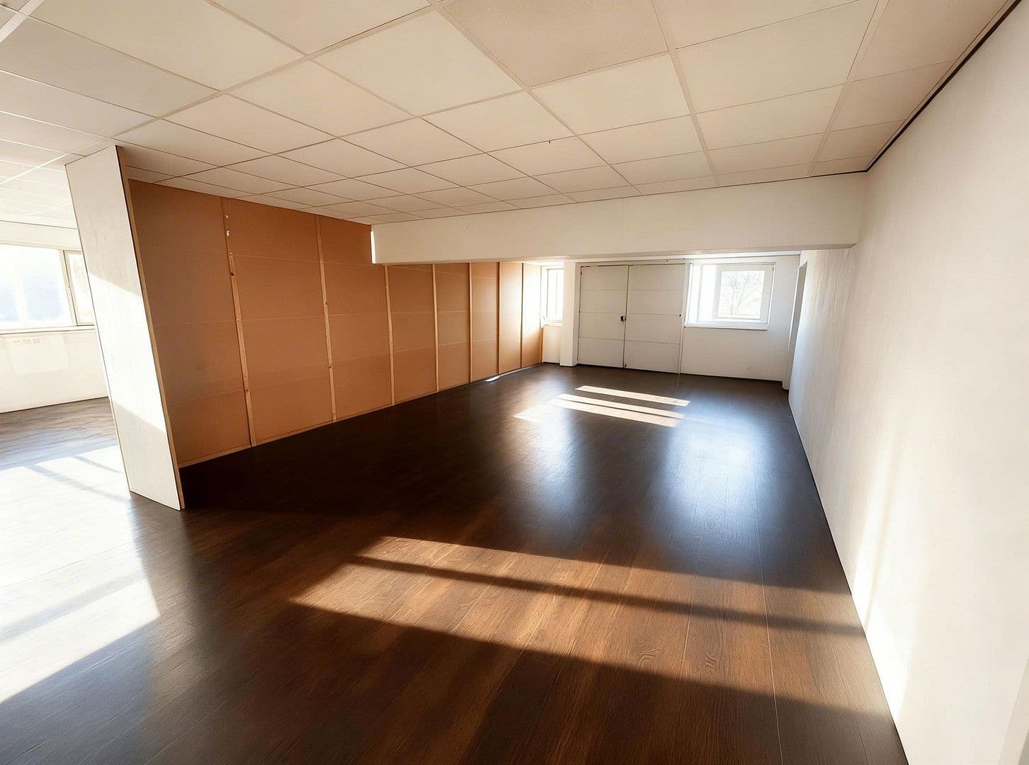 Pronájem nebytového prostoru 5.000 m², Stuhr, Dolní Sasko Pronájem nebytového prostoru 5.000 m², Stuhr, Dolní Sasko