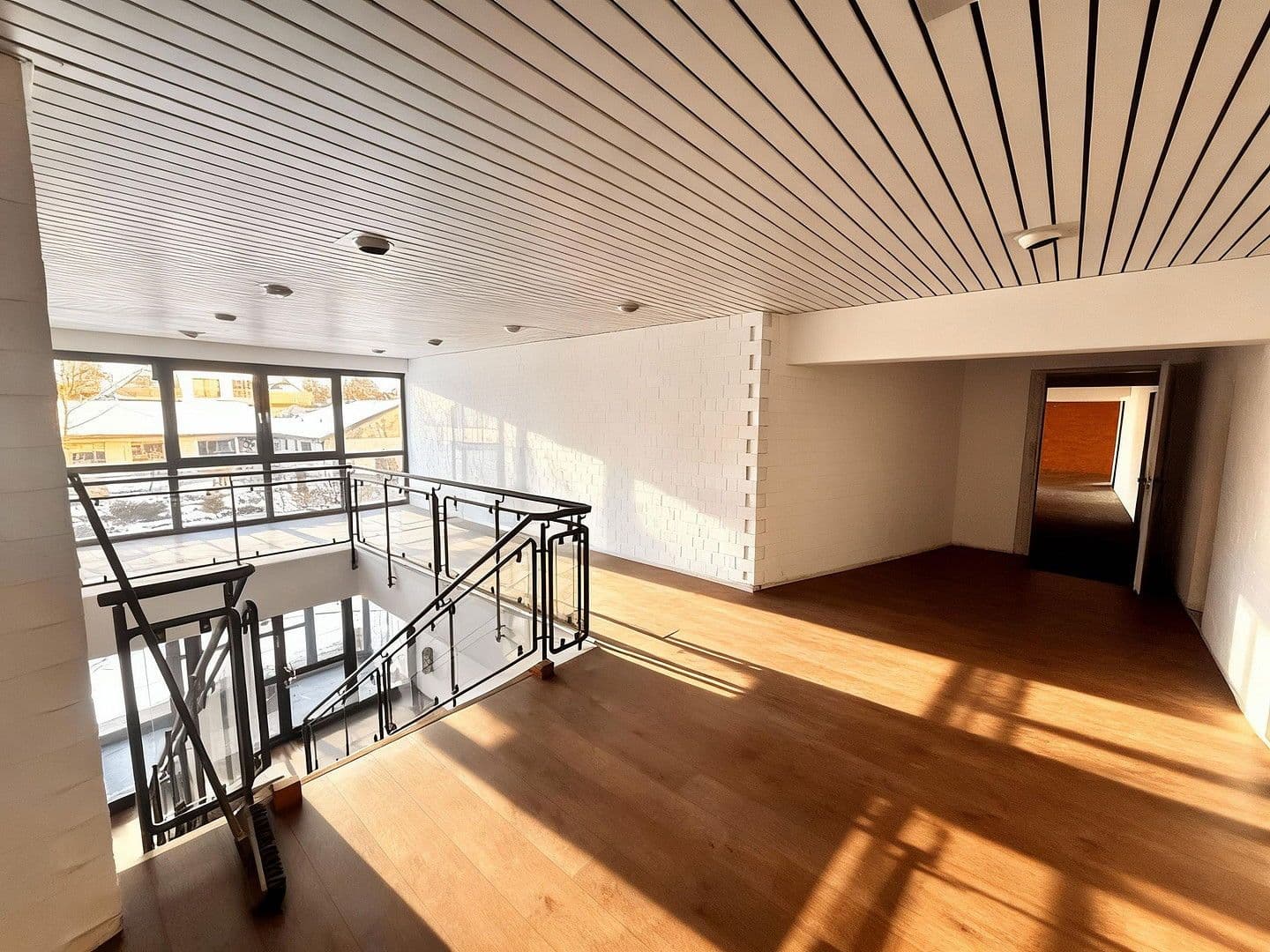 Pronájem nebytového prostoru 5.000 m², Stuhr, Dolní Sasko Pronájem nebytového prostoru 5.000 m², Stuhr, Dolní Sasko