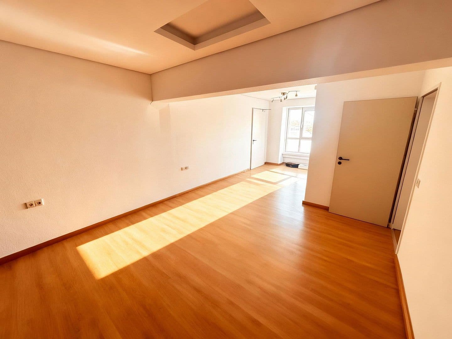 Pronájem nebytového prostoru 5.000 m², Stuhr, Dolní Sasko Pronájem nebytového prostoru 5.000 m², Stuhr, Dolní Sasko