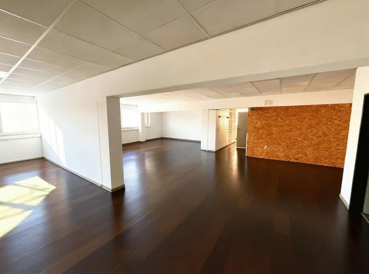 Pronájem nebytového prostoru 5.000 m², Stuhr, Dolní Sasko Pronájem nebytového prostoru 5.000 m², Stuhr, Dolní Sasko