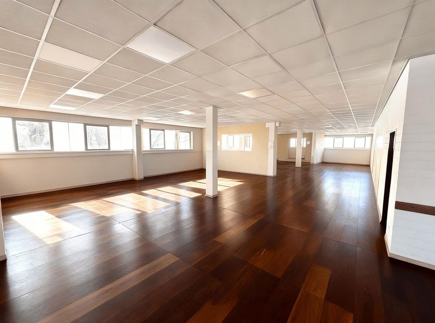 Pronájem nebytového prostoru 5.000 m², Stuhr, Dolní Sasko Pronájem nebytového prostoru 5.000 m², Stuhr, Dolní Sasko