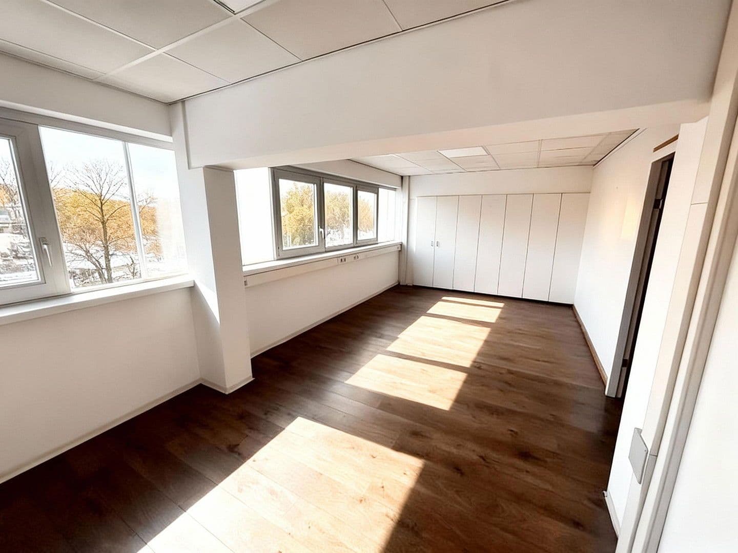 Pronájem nebytového prostoru 5.000 m², Stuhr, Dolní Sasko Pronájem nebytového prostoru 5.000 m², Stuhr, Dolní Sasko