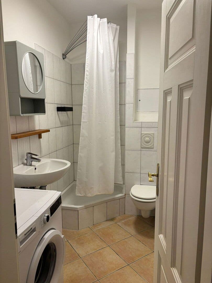 Prodej bytu 1+1 40 m², Kopenhagener Strasse 23, Berlin, Berlín Prodej bytu 1+1 40 m², Kopenhagener Strasse 23, Berlin, Berlín