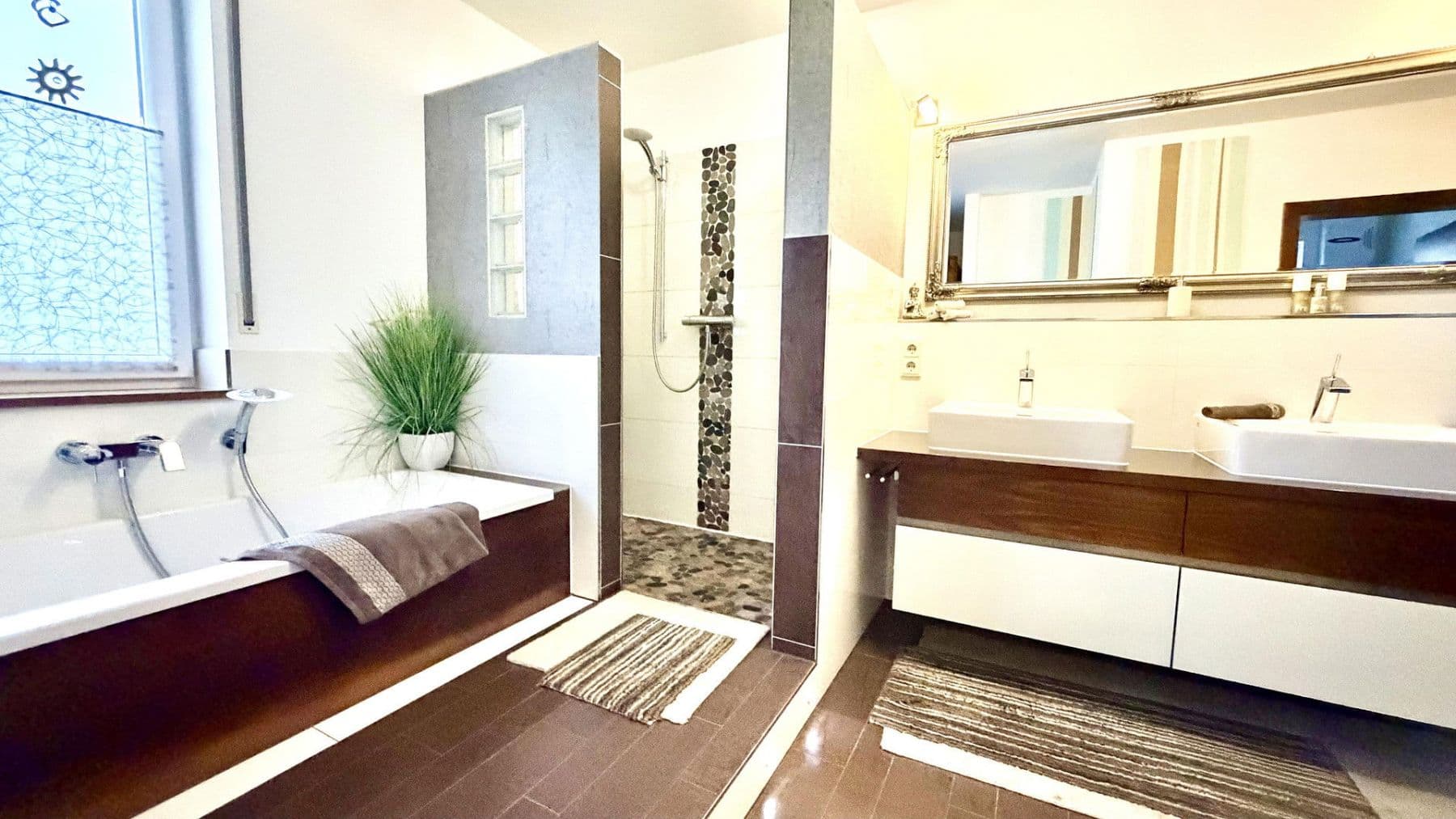 Prodej domu 237 m², pozemek 1.029 m², Osterhofen, Bavorsko Prodej domu 237 m², pozemek 1.029 m², Osterhofen, Bavorsko