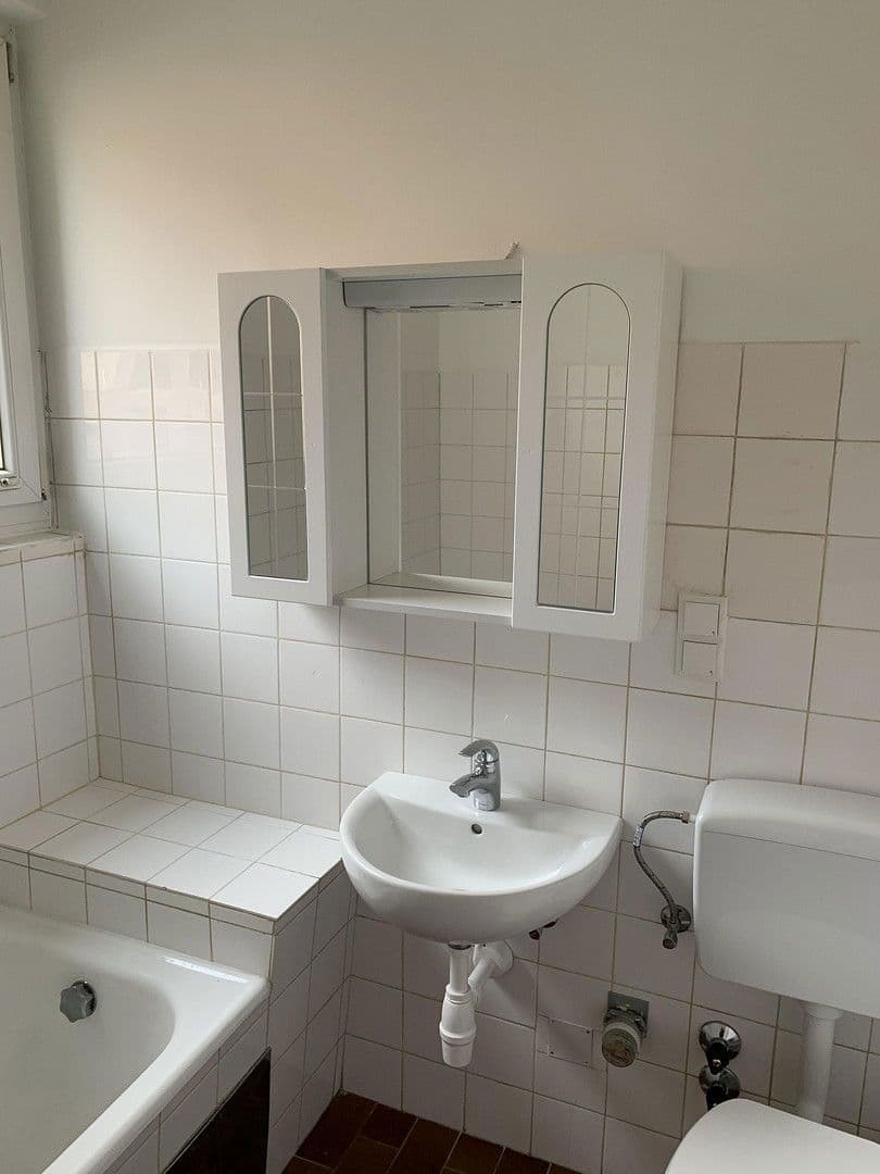 Pronájem bytu 1+1 30 m², Innerkoflerstrasse 2, Innsbruck, Tyrolsko Pronájem bytu 1+1 30 m², Innerkoflerstrasse 2, Innsbruck, Tyrolsko