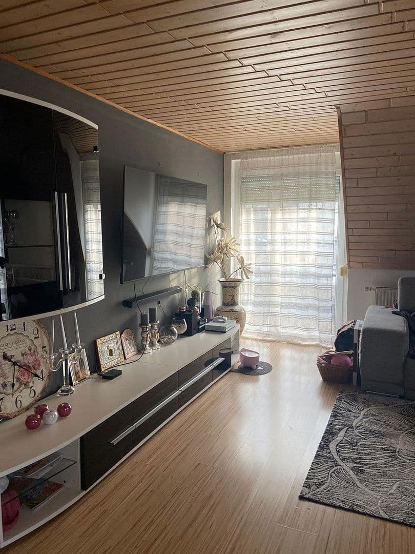 Pronájem bytu 4+kk 114 m², Bahnhofstraße 129, Vaihingen an der Enz, Bádensko-Württembersko Pronájem bytu 4+kk 114 m², Bahnhofstraße 129, Vaihingen an der Enz, Bádensko-Württembersko