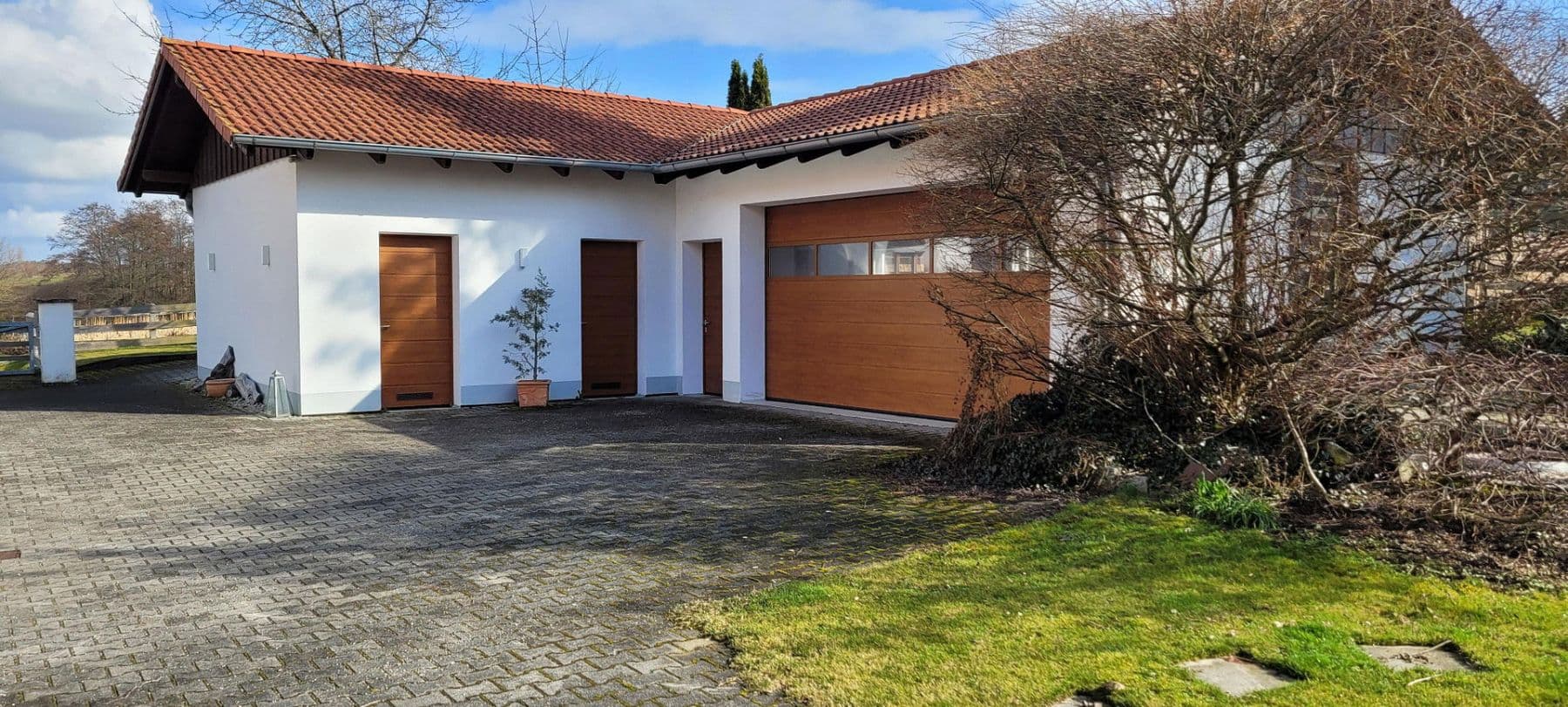 Prodej domu 140 m², pozemek 2.097 m², Unterdietfurt, Bavorsko Prodej domu 140 m², pozemek 2.097 m², Unterdietfurt, Bavorsko