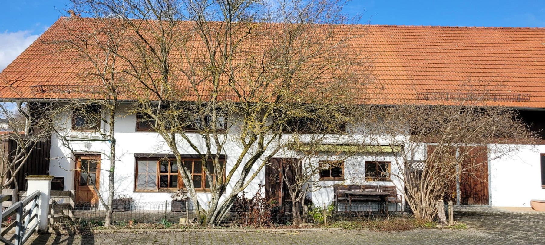 Prodej domu 140 m², pozemek 2.097 m², Unterdietfurt, Bavorsko Prodej domu 140 m², pozemek 2.097 m², Unterdietfurt, Bavorsko