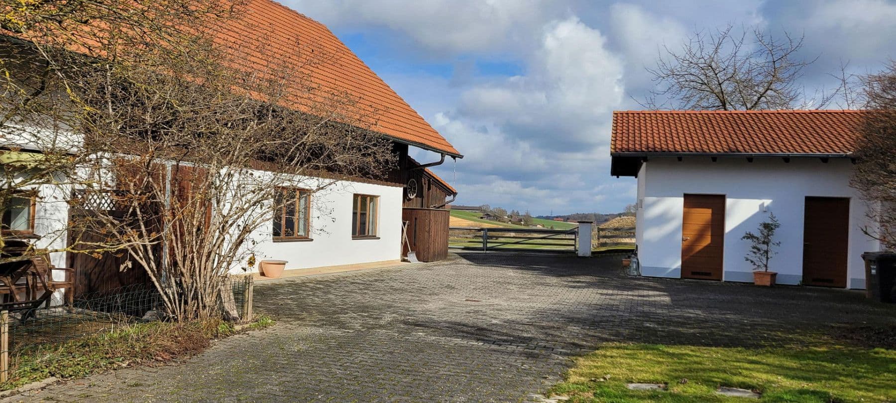 Prodej domu 140 m², pozemek 2.097 m², Unterdietfurt, Bavorsko Prodej domu 140 m², pozemek 2.097 m², Unterdietfurt, Bavorsko