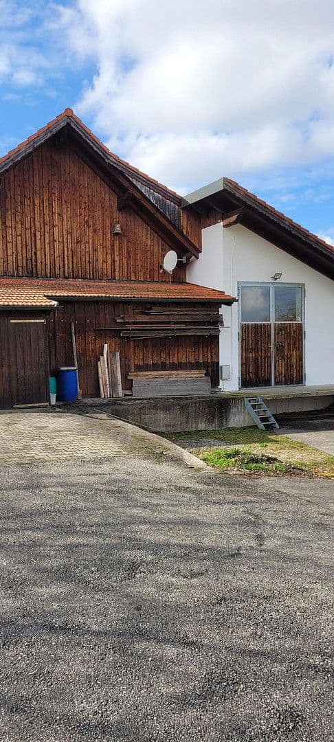 Prodej domu 140 m², pozemek 2.097 m², Unterdietfurt, Bavorsko Prodej domu 140 m², pozemek 2.097 m², Unterdietfurt, Bavorsko