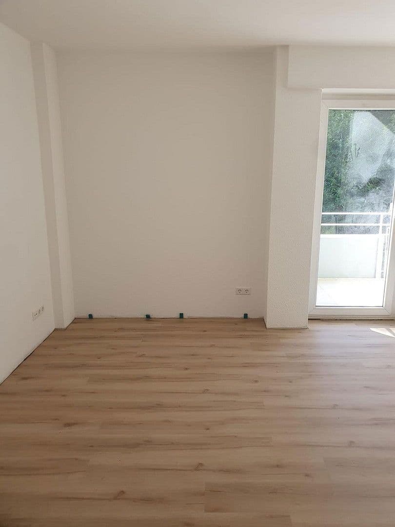 Pronájem bytu 3+1 76 m², Krummenackerstraße 71, Esslingen am Neckar, Bádensko-Württembersko Pronájem bytu 3+1 76 m², Krummenackerstraße 71, Esslingen am Neckar, Bádensko-Württembersko