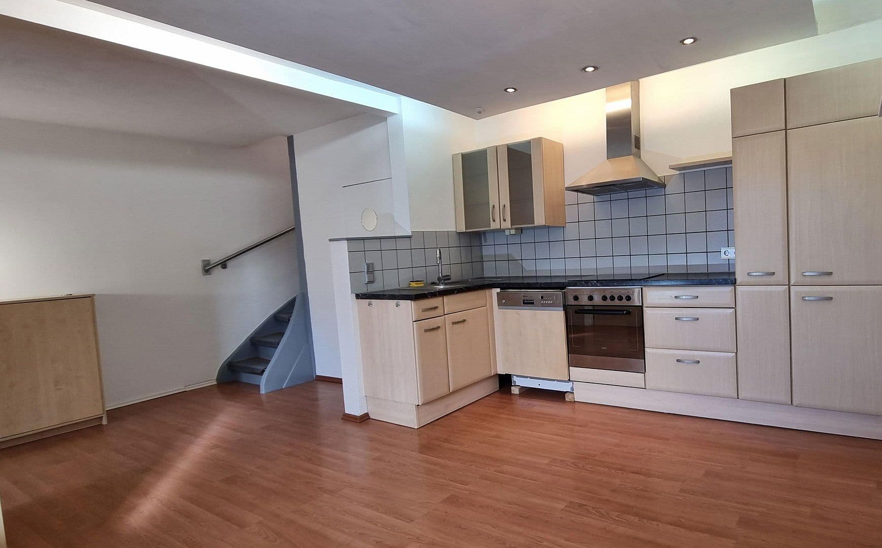 Prodej domu 75 m², pozemek 68 m², Basler Straße 100, Lörrach, Bádensko-Württembersko Prodej domu 75 m², pozemek 68 m², Basler Straße 100, Lörrach, Bádensko-Württembersko