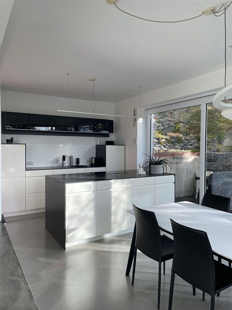 Prodej domu 230 m², pozemek 660 m², Mittenaar, Hessen Prodej domu 230 m², pozemek 660 m², Mittenaar, Hessen