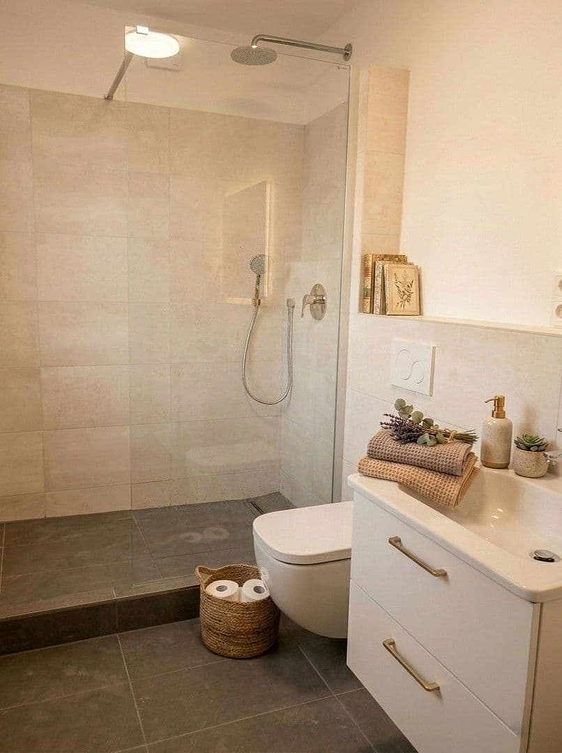 Pronájem bytu 3+1 80 m², Hessenstr. 4, Bremen, Bremen Pronájem bytu 3+1 80 m², Hessenstr. 4, Bremen, Bremen