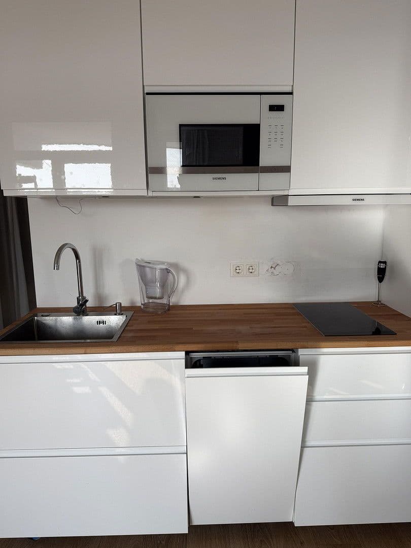 Prodej bytu 1+1 27 m², Bismarckstraße 88, Berlin, Berlín Prodej bytu 1+1 27 m², Bismarckstraße 88, Berlin, Berlín