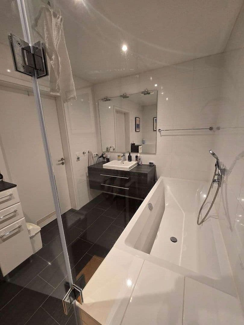 Pronájem bytu 2+1 68 m², An der Lindenallee 24, Frankfurt am Main, Hessen Pronájem bytu 2+1 68 m², An der Lindenallee 24, Frankfurt am Main, Hessen