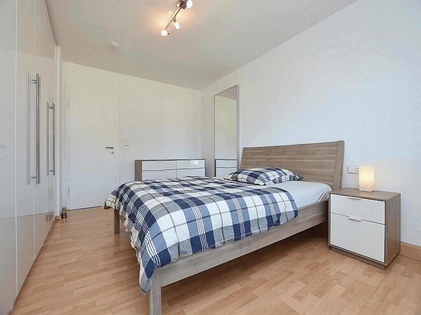 Pronájem bytu 2+1 54 m², Stuttgart, Bádensko-Württembersko Pronájem bytu 2+1 54 m², Stuttgart, Bádensko-Württembersko