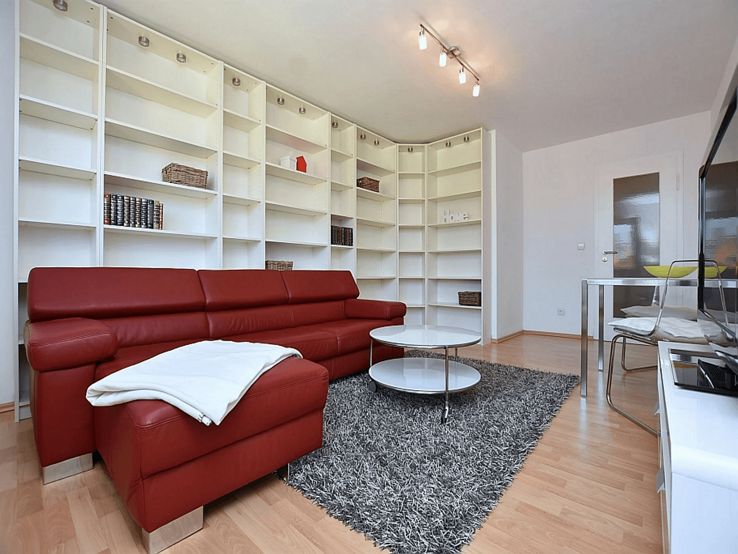Pronájem bytu 2+1 54 m², Stuttgart, Bádensko-Württembersko Pronájem bytu 2+1 54 m², Stuttgart, Bádensko-Württembersko
