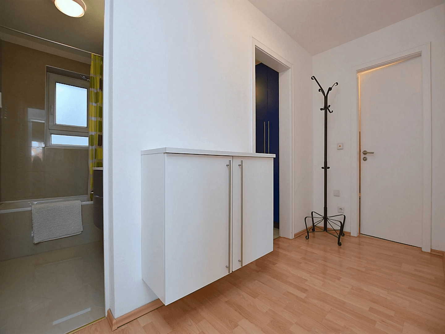 Pronájem bytu 2+1 54 m², Stuttgart, Bádensko-Württembersko Pronájem bytu 2+1 54 m², Stuttgart, Bádensko-Württembersko