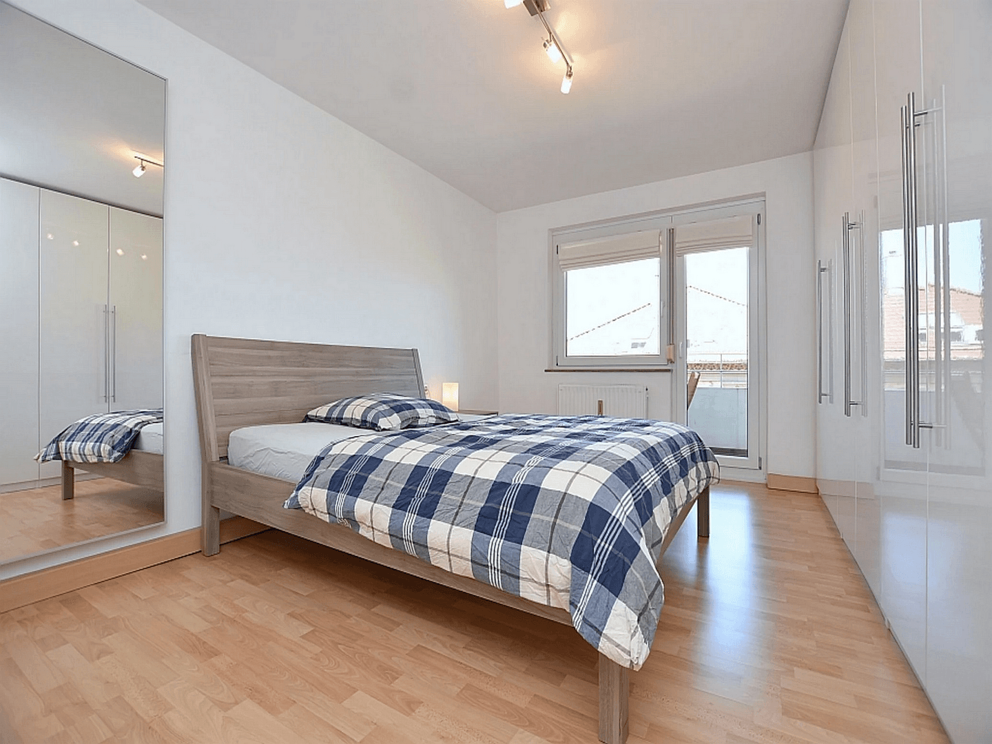 Pronájem bytu 2+1 54 m², Stuttgart, Bádensko-Württembersko Pronájem bytu 2+1 54 m², Stuttgart, Bádensko-Württembersko