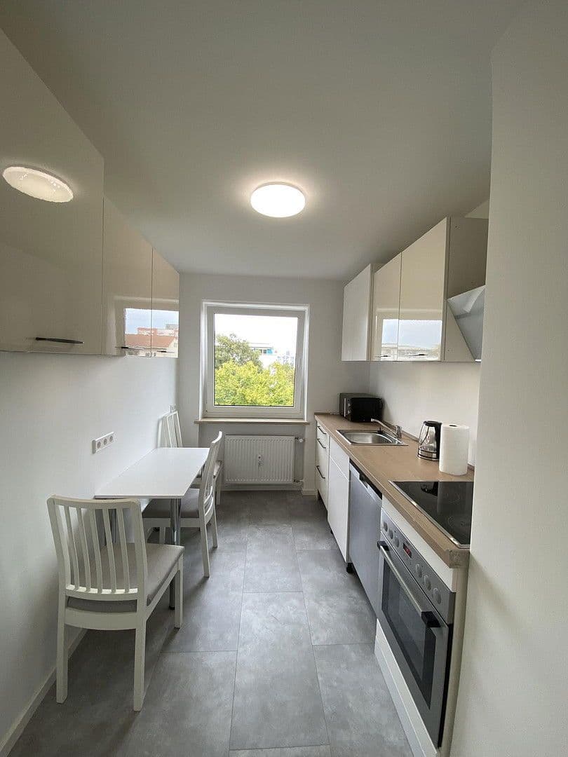 Pronájem bytu 1+1 80 m², Korbinianplatz, München, Bavorsko Pronájem bytu 1+1 80 m², Korbinianplatz, München, Bavorsko