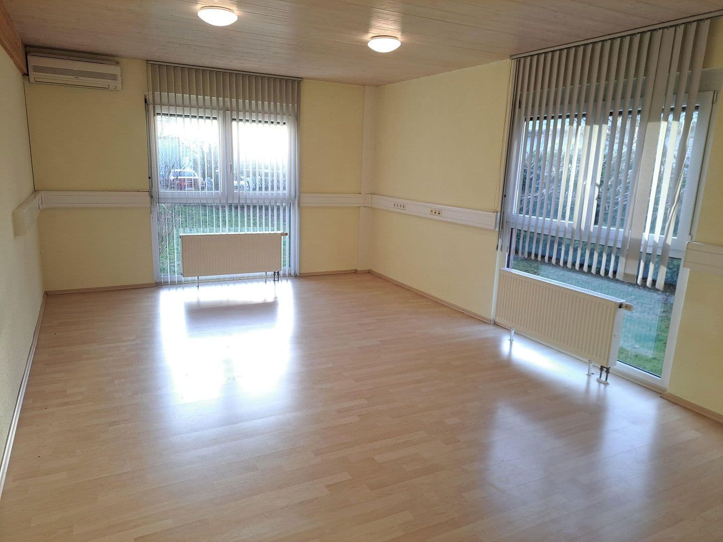 Pronájem kanceláře 120 m², Wagnerstr. 25, Durmersheim, Bádensko-Württembersko Pronájem kanceláře 120 m², Wagnerstr. 25, Durmersheim, Bádensko-Württembersko