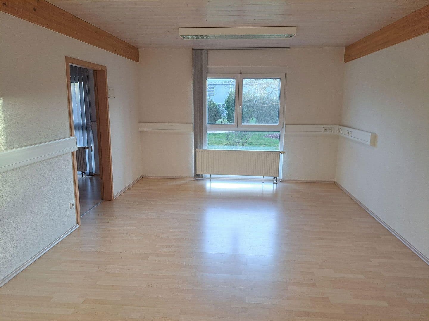 Pronájem kanceláře 120 m², Wagnerstr. 25, Durmersheim, Bádensko-Württembersko Pronájem kanceláře 120 m², Wagnerstr. 25, Durmersheim, Bádensko-Württembersko