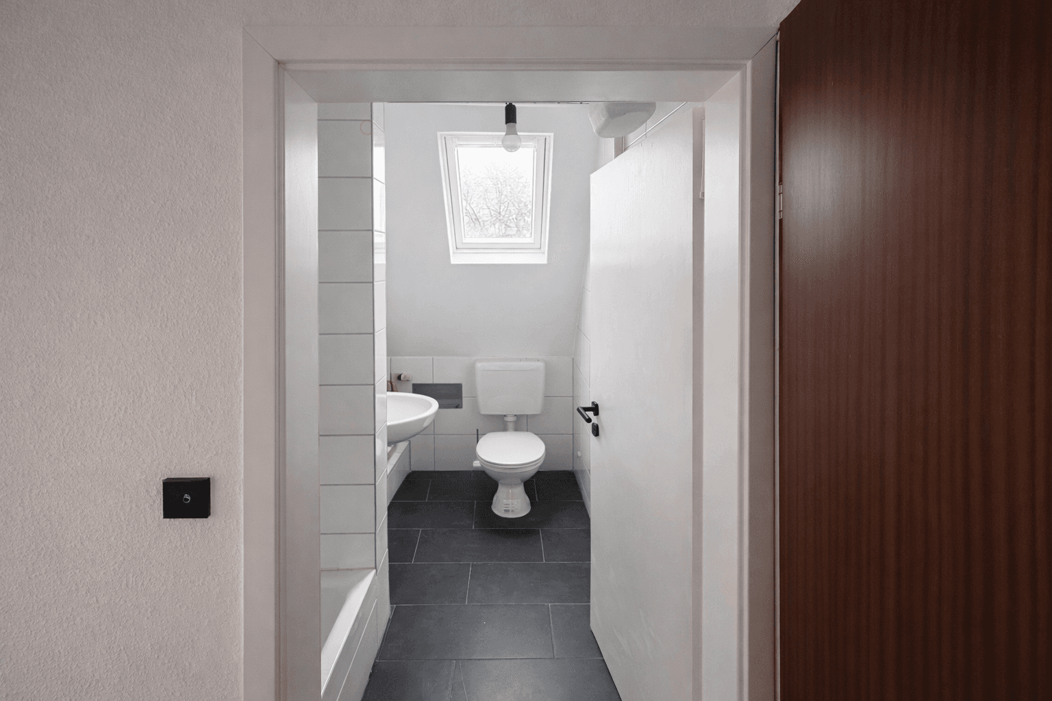 Pronájem bytu 3+1 60 m², Eybacher Straße 11/1, Stuttgart-Wangen, Bádensko-Württembersko Pronájem bytu 3+1 60 m², Eybacher Straße 11/1, Stuttgart-Wangen, Bádensko-Württembersko