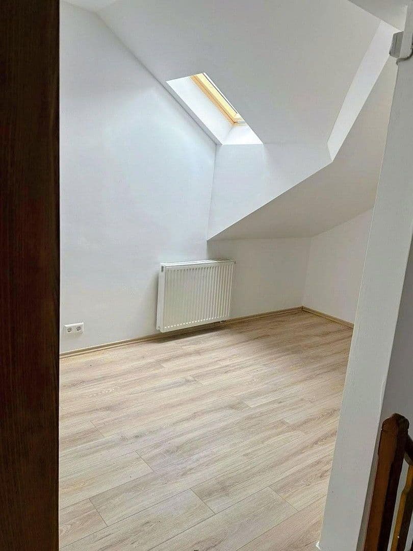 Prodej domu 300 m², pozemek 1.361 m², Alte Hohl 3, Kaiserslautern-Erlenbach, Porýní-Falc Prodej domu 300 m², pozemek 1.361 m², Alte Hohl 3, Kaiserslautern-Erlenbach, Porýní-Falc