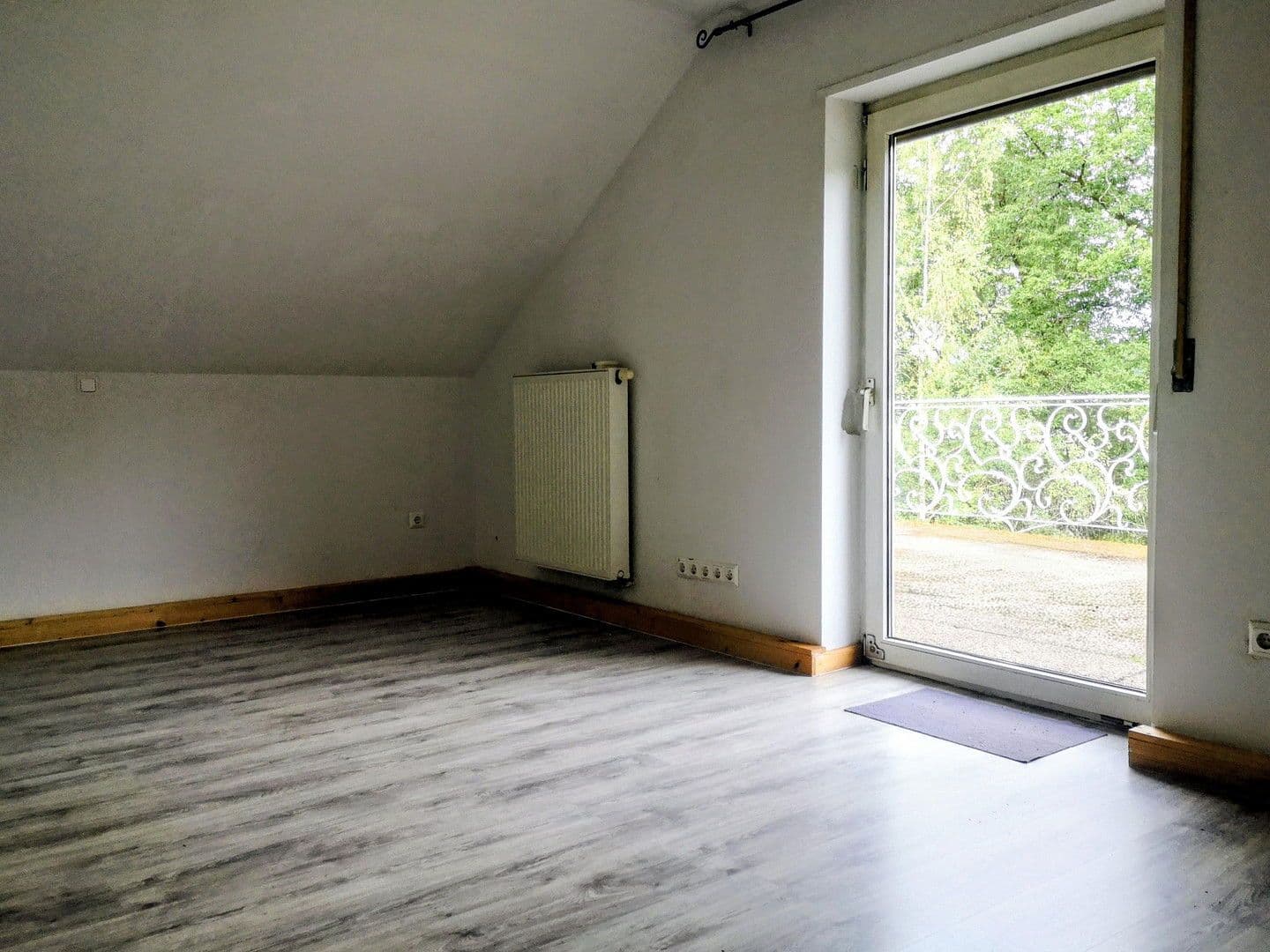 Prodej domu 300 m², pozemek 1.361 m², Alte Hohl 3, Kaiserslautern-Erlenbach, Porýní-Falc Prodej domu 300 m², pozemek 1.361 m², Alte Hohl 3, Kaiserslautern-Erlenbach, Porýní-Falc