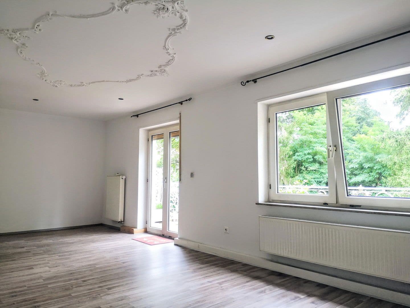 Prodej domu 300 m², pozemek 1.361 m², Alte Hohl 3, Kaiserslautern-Erlenbach, Porýní-Falc Prodej domu 300 m², pozemek 1.361 m², Alte Hohl 3, Kaiserslautern-Erlenbach, Porýní-Falc