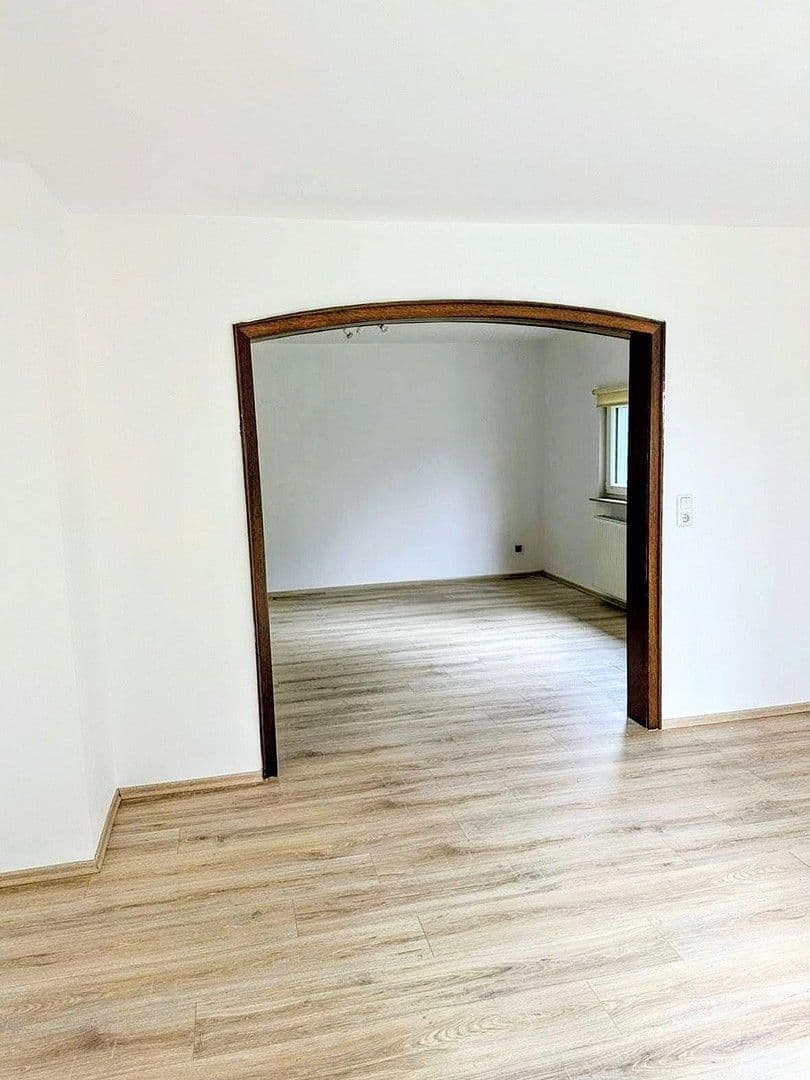 Prodej domu 300 m², pozemek 1.361 m², Alte Hohl 3, Kaiserslautern-Erlenbach, Porýní-Falc Prodej domu 300 m², pozemek 1.361 m², Alte Hohl 3, Kaiserslautern-Erlenbach, Porýní-Falc