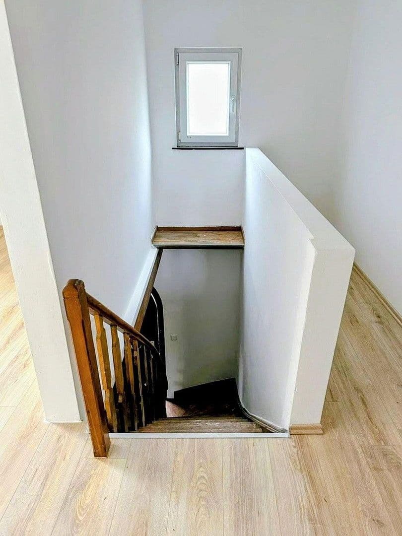 Prodej domu 300 m², pozemek 1.361 m², Alte Hohl 3, Kaiserslautern-Erlenbach, Porýní-Falc Prodej domu 300 m², pozemek 1.361 m², Alte Hohl 3, Kaiserslautern-Erlenbach, Porýní-Falc