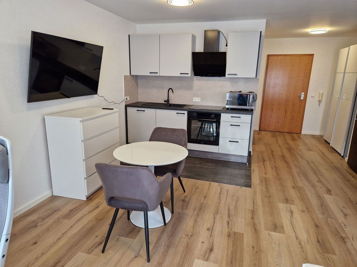 Pronájem bytu 1+1 34 m², Amselweg 11, Karlsruhe, Bádensko-Württembersko Pronájem bytu 1+1 34 m², Amselweg 11, Karlsruhe, Bádensko-Württembersko