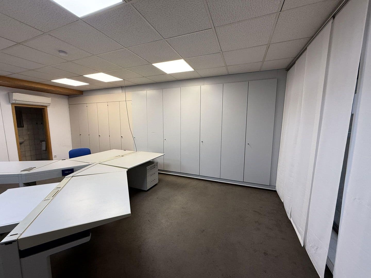 Pronájem kanceláře 90 m², Duisburg, Severní Porýní-Vestfálsko Pronájem kanceláře 90 m², Duisburg, Severní Porýní-Vestfálsko