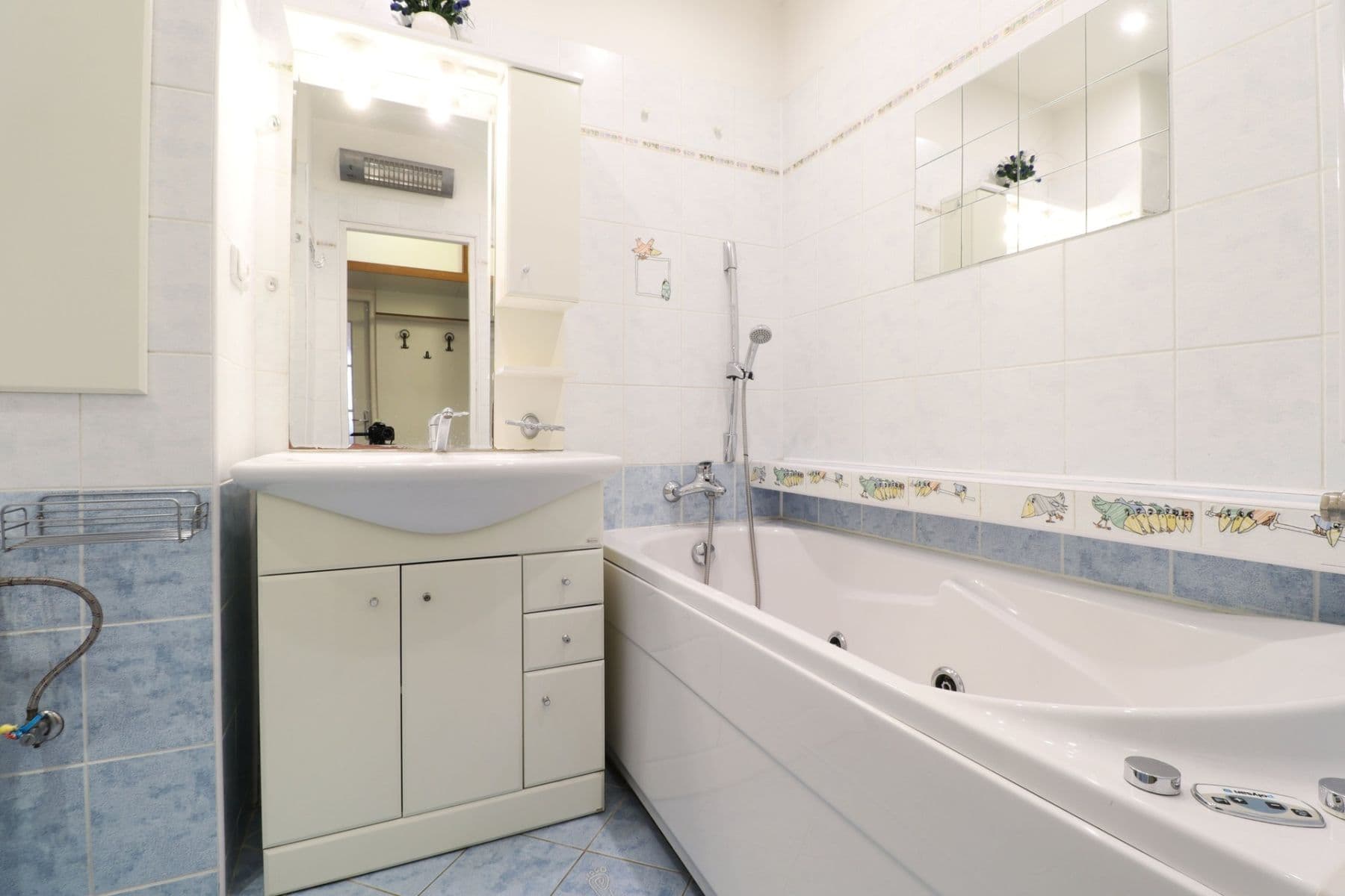 Pronájem bytu 3+1 69 m², Zvonková, Praha, Praha Pronájem bytu 3+1 69 m², Zvonková, Praha, Praha