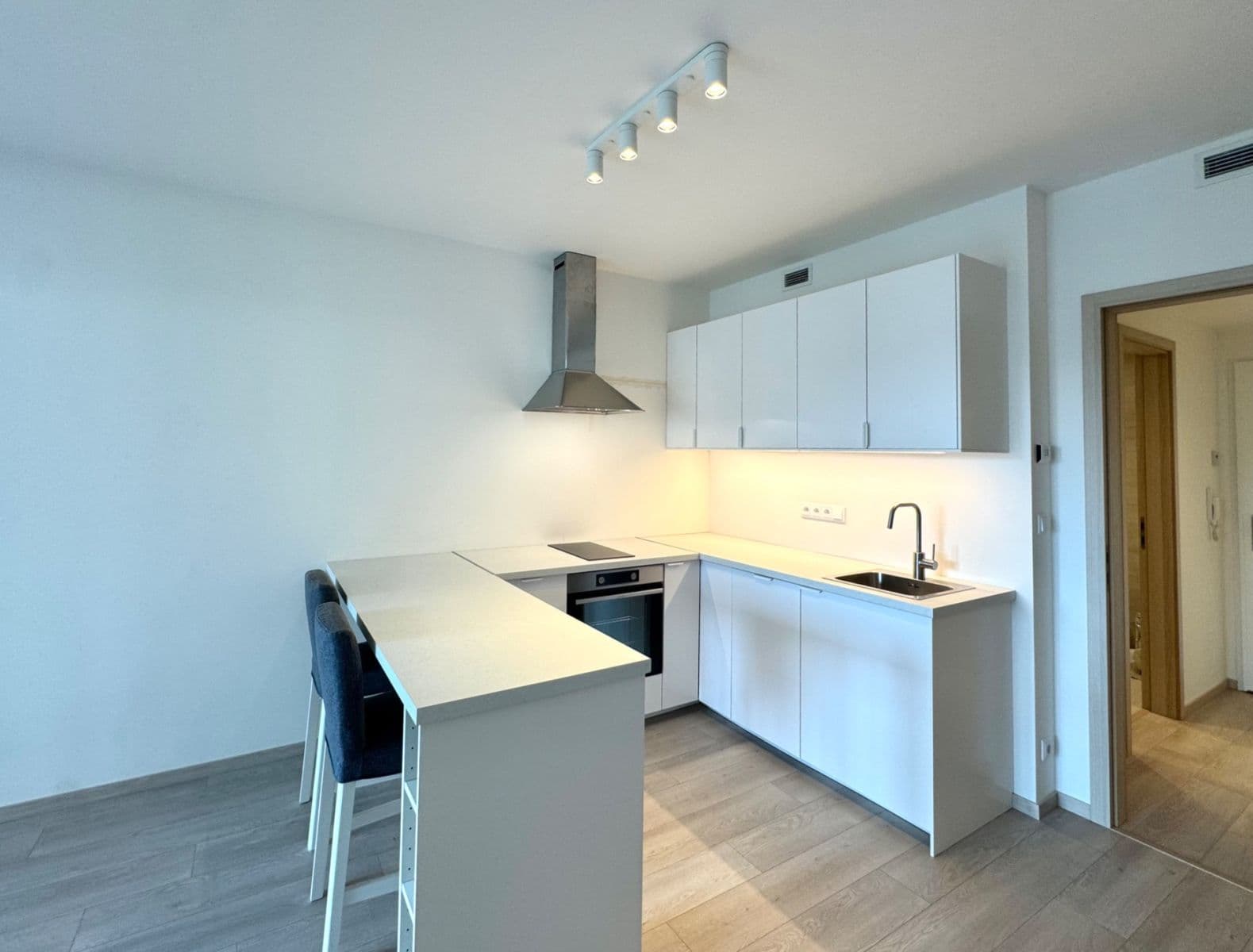 Pronájem bytu 1+kk 35 m², Poděbradská, Praha, Praha Pronájem bytu 1+kk 35 m², Poděbradská, Praha, Praha