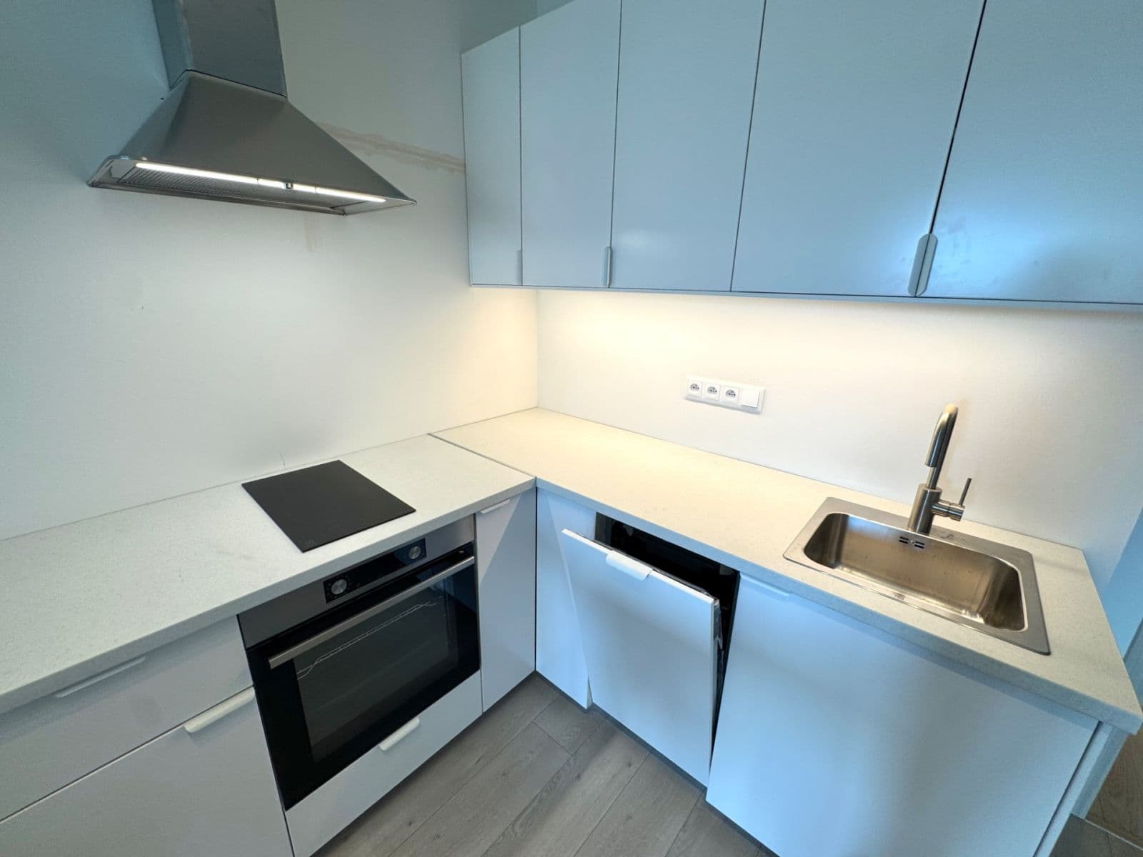 Pronájem bytu 1+kk 35 m², Poděbradská, Praha, Praha Pronájem bytu 1+kk 35 m², Poděbradská, Praha, Praha