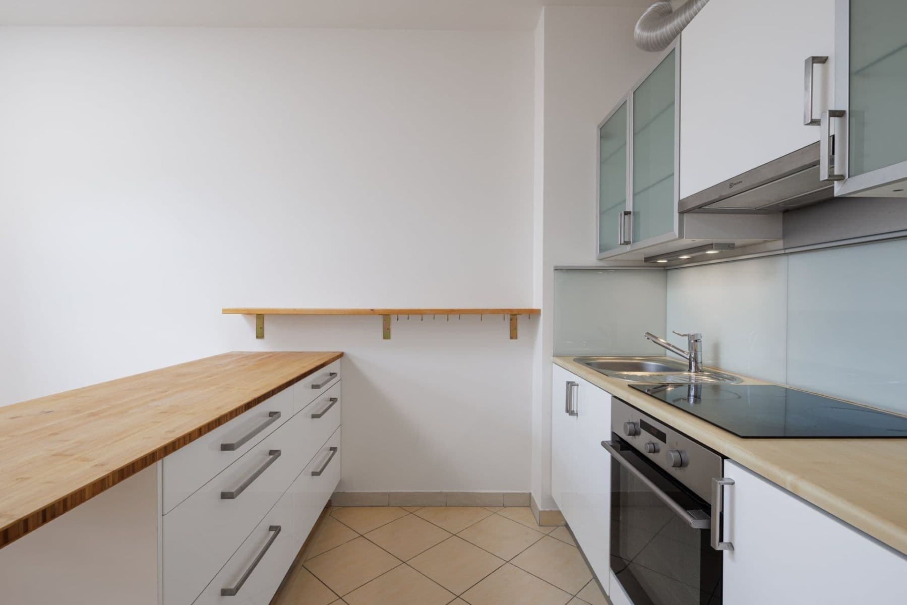 Pronájem bytu 1+kk 32 m², Mattioliho, Praha, Praha Pronájem bytu 1+kk 32 m², Mattioliho, Praha, Praha