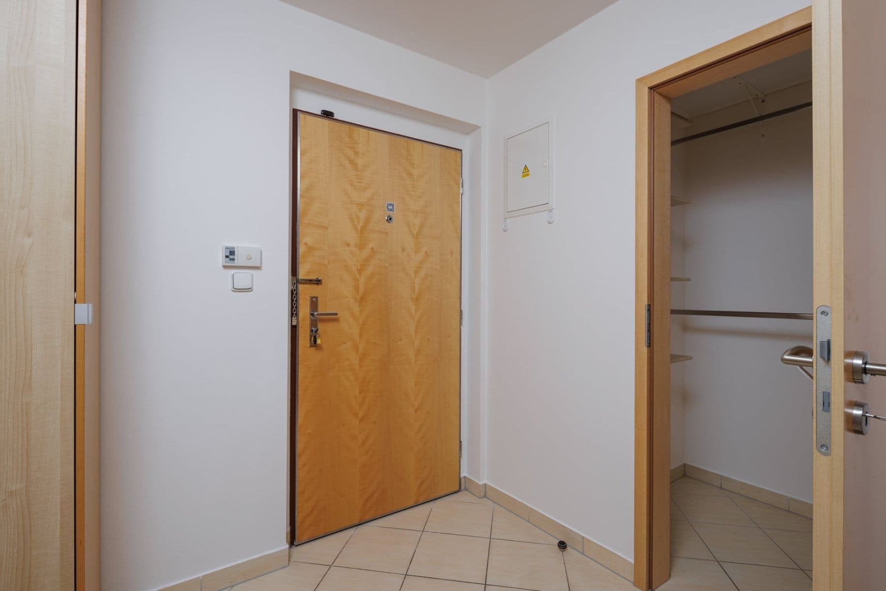 Pronájem bytu 1+kk 32 m², Mattioliho, Praha, Praha Pronájem bytu 1+kk 32 m², Mattioliho, Praha, Praha