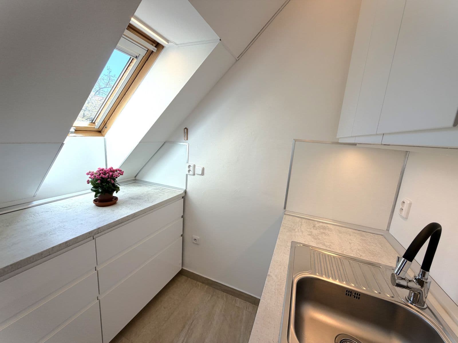 Pronájem bytu 3+kk 95 m², Na Pískách, Praha, Praha Pronájem bytu 3+kk 95 m², Na Pískách, Praha, Praha