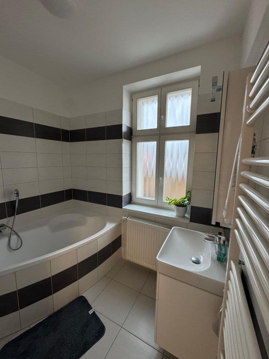 Pronájem bytu 3+1 86 m², Emy Destinové, Ústí nad Labem, Ústecký kraj Pronájem bytu 3+1 86 m², Emy Destinové, Ústí nad Labem, Ústecký kraj