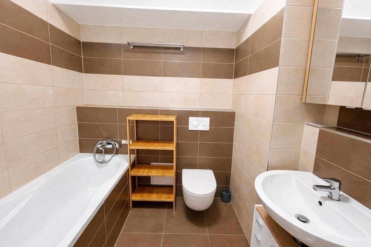 Pronájem bytu 1+kk 30 m², Ovesná, Hostivice, Středočeský kraj Pronájem bytu 1+kk 30 m², Ovesná, Hostivice, Středočeský kraj